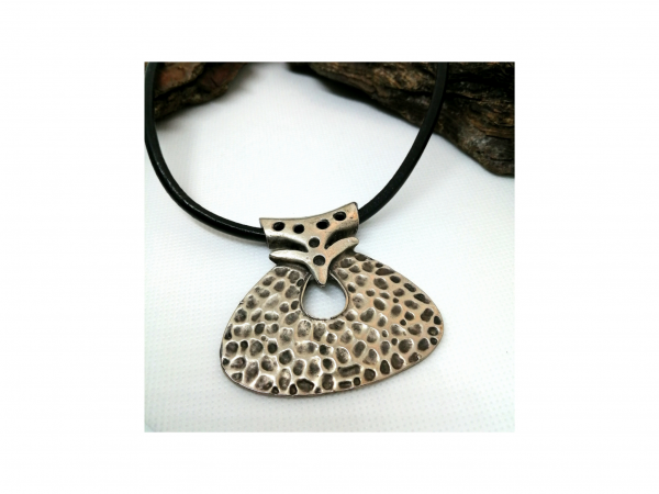 Collier cuir et métal