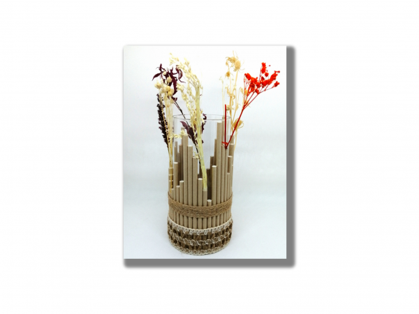 Vase pailles et fleurs