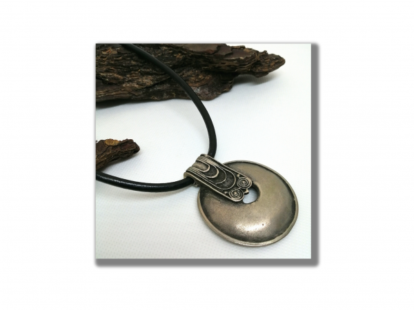 Collier cuir et métal – Image 2