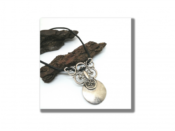 Collier cuir et métal