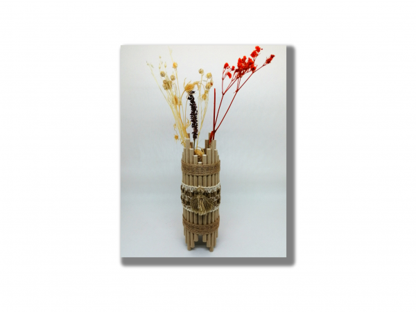 Vase pailles et fleurs